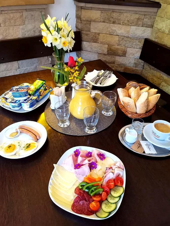Moravská Třebová 神剑旅馆及餐厅酒店 外观 照片