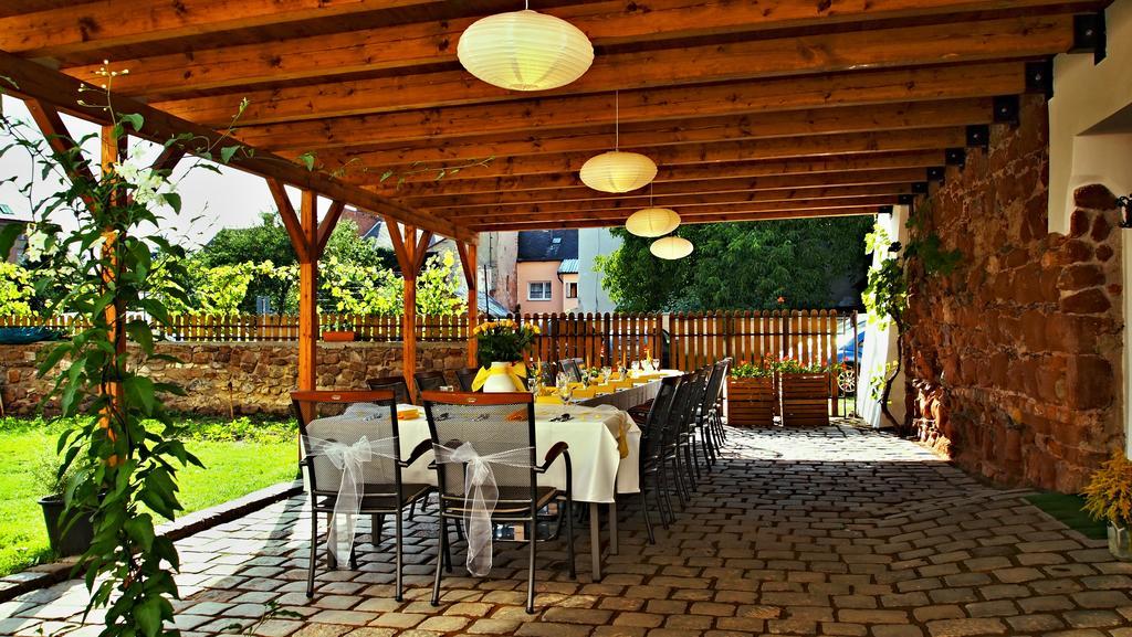 Moravská Třebová 神剑旅馆及餐厅酒店 外观 照片