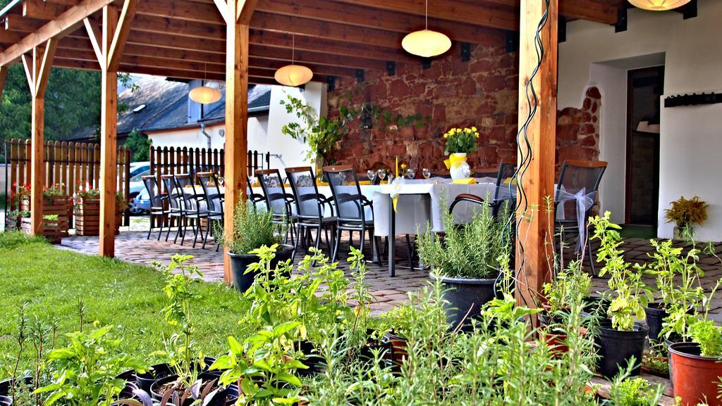 Moravská Třebová 神剑旅馆及餐厅酒店 外观 照片