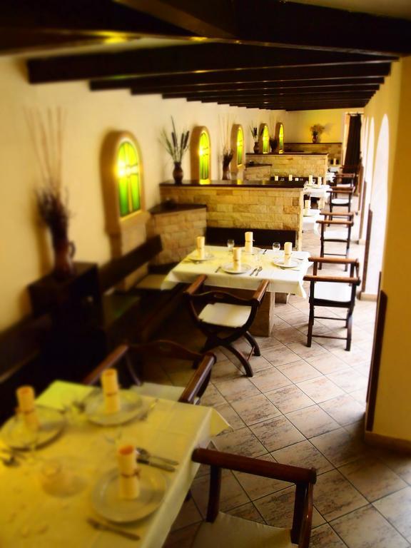 Moravská Třebová 神剑旅馆及餐厅酒店 外观 照片