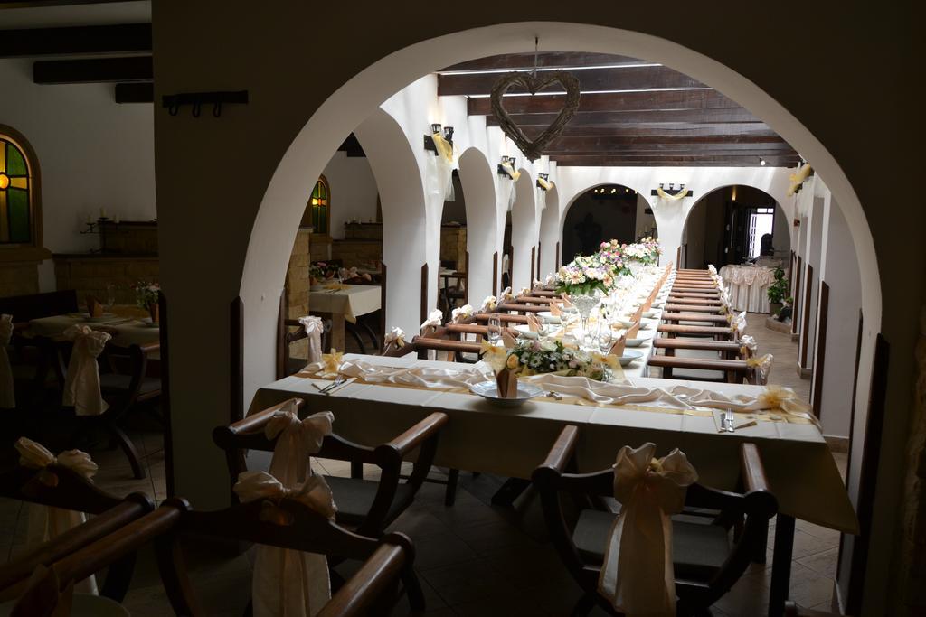 Moravská Třebová 神剑旅馆及餐厅酒店 外观 照片