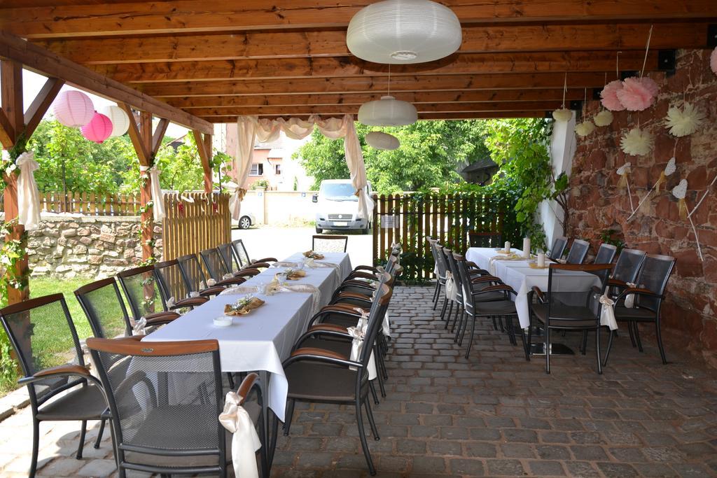 Moravská Třebová 神剑旅馆及餐厅酒店 外观 照片
