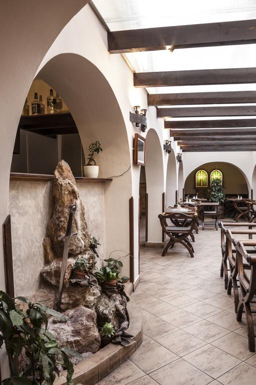 Moravská Třebová 神剑旅馆及餐厅酒店 外观 照片