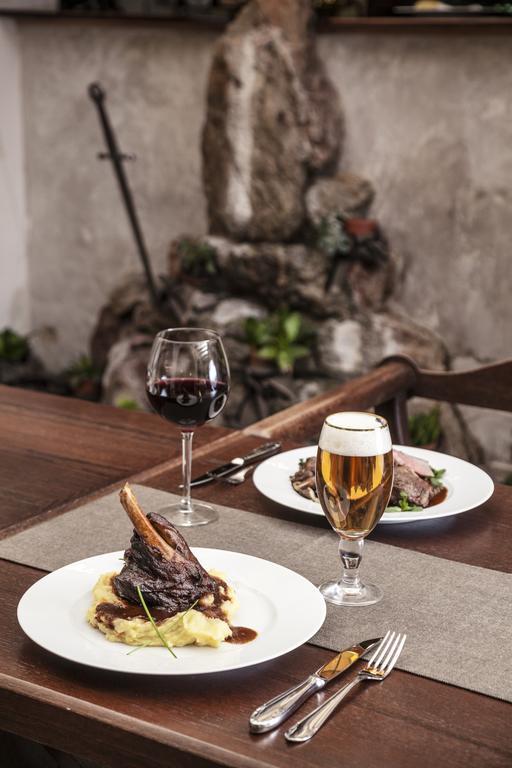 Moravská Třebová 神剑旅馆及餐厅酒店 外观 照片