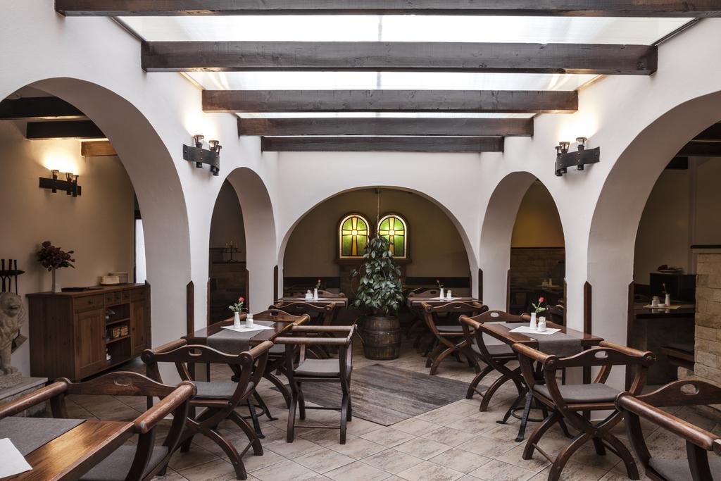 Moravská Třebová 神剑旅馆及餐厅酒店 外观 照片