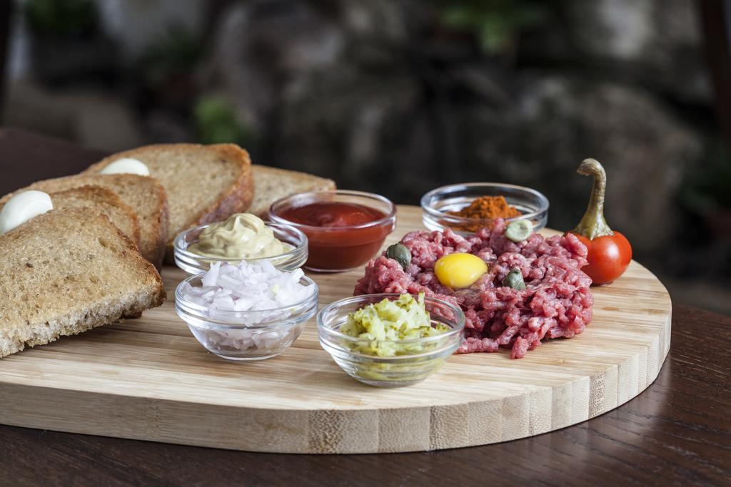 Moravská Třebová 神剑旅馆及餐厅酒店 外观 照片